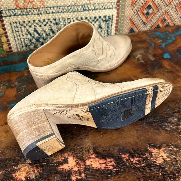 Jo Ghost &quot;Bounty Mules&quot; in layered cream distressed leather. New in box.