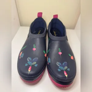 Joules Garden Clogs Women’s size 10 blue and pink vegetable pattern