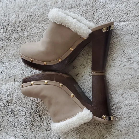 Juicy Couture Beige Leather Faux Fur Anora Slide On Heeled Mules Clogs Size 8.5