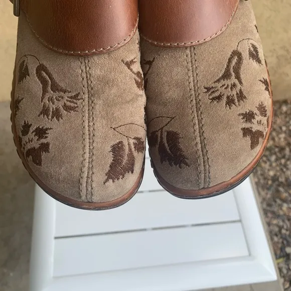 Klogs taupe suede and brown leather embroidered clogs mules size 7.5M