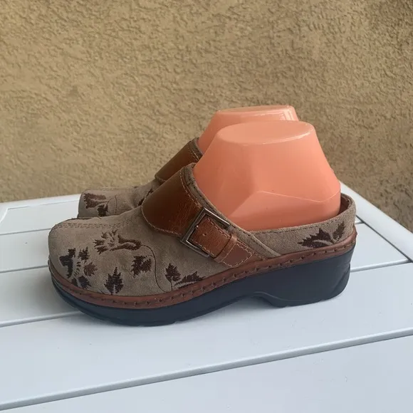Klogs taupe suede and brown leather embroidered clogs mules size 7.5M