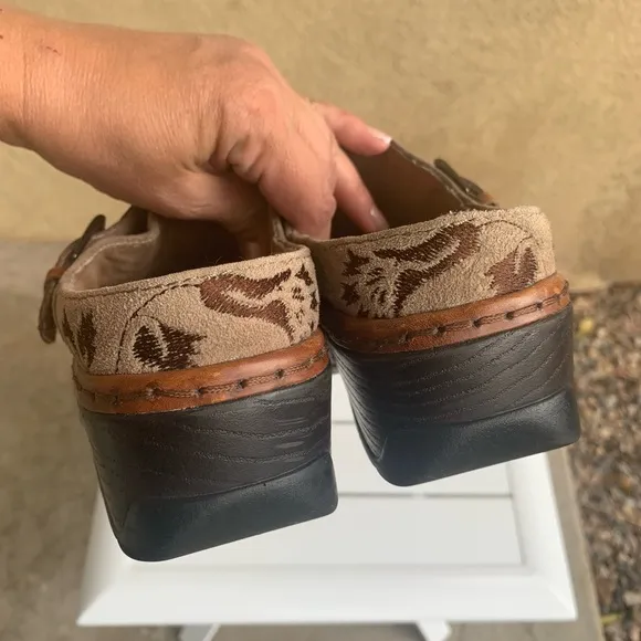 Klogs taupe suede and brown leather embroidered clogs mules size 7.5M