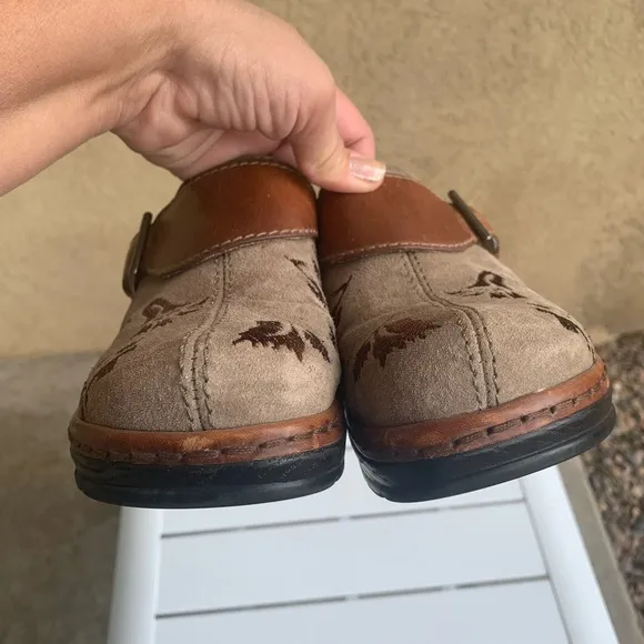 Klogs taupe suede and brown leather embroidered clogs mules size 7.5M