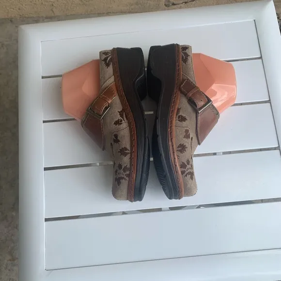 Klogs taupe suede and brown leather embroidered clogs mules size 7.5M