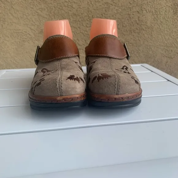 Klogs taupe suede and brown leather embroidered clogs mules size 7.5M