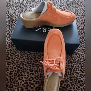 Ladies Naturalizer suede mules​