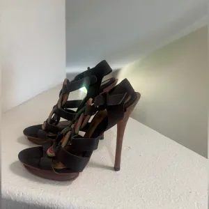 L.A.M.B.‎ Gwen Stefani Women's Strappy Braided Leather Heels Stacked Size 8.5