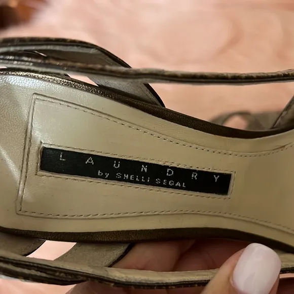 Laundry by Shelli Segal pointed toe heels size 8