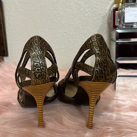 Laundry by Shelli Segal pointed toe heels size 8