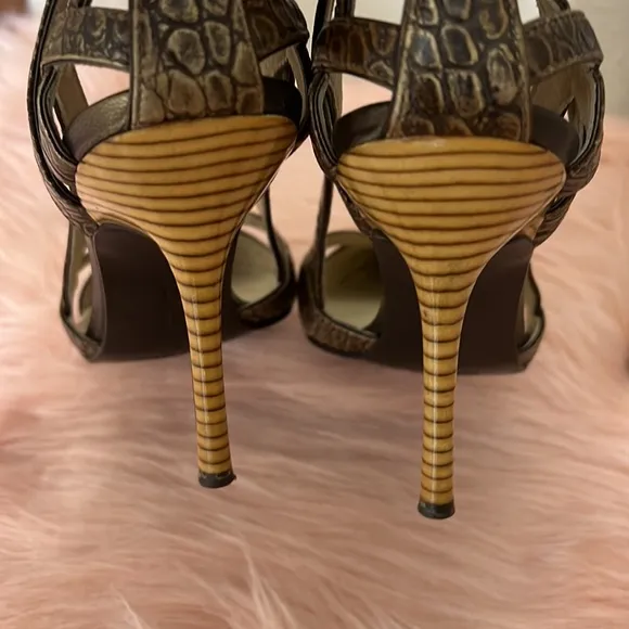 Laundry by Shelli Segal pointed toe heels size 8