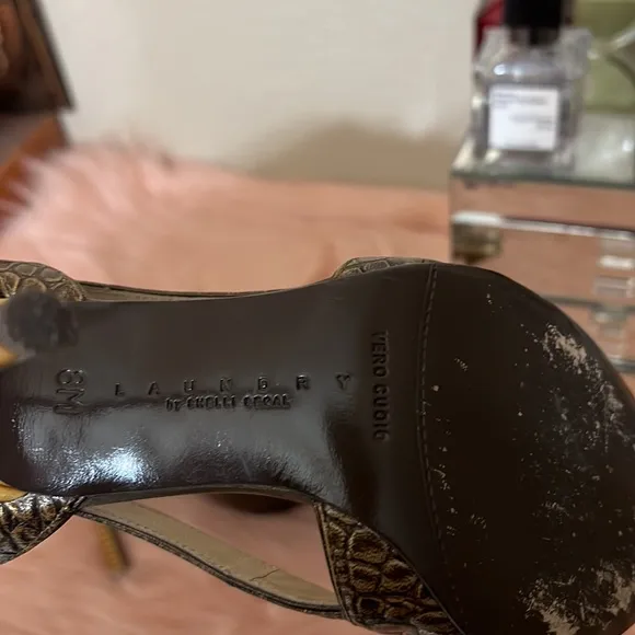Laundry by Shelli Segal pointed toe heels size 8