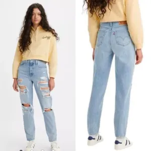 Levi’s high waisted mom jeans size 26