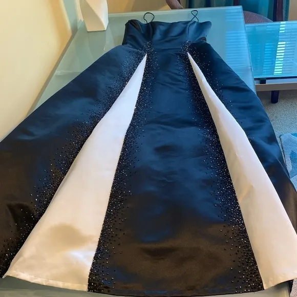 Like NEW CACHE Vintage Black Beaded Evening Gown with White Contrast Size 6