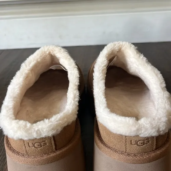 LIKE NEW UGG New Heights Cozy Clog!