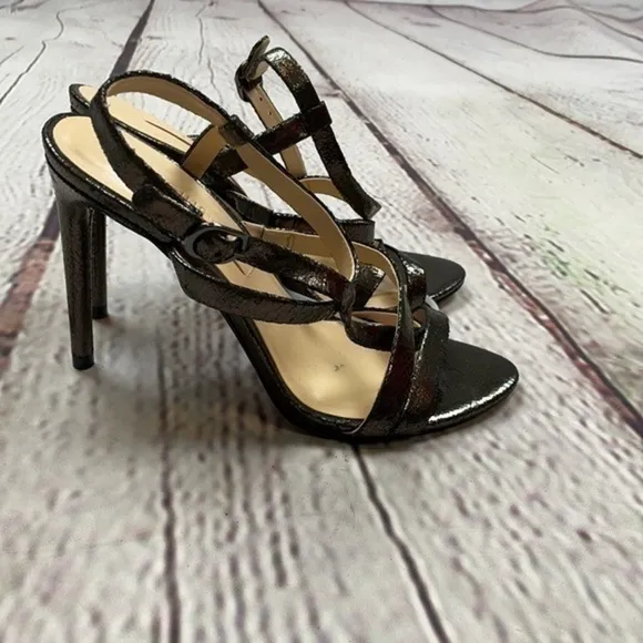 Like new Vince Camuto metallic textured leather heels 7