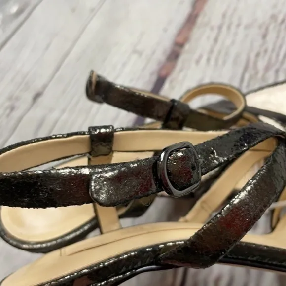 Like new Vince Camuto metallic textured leather heels 7