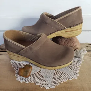 Linen Dansko Pro Honey Clog Mushroom Taupe Nubuck Suede Cottage Coastal 6.5-9
