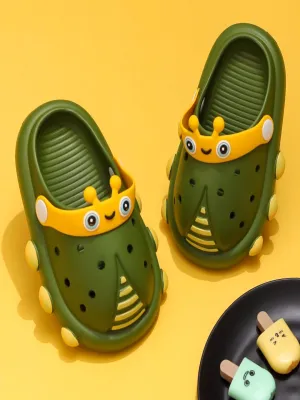Little Explorer's Green Ladybug Clogs - Adventure with Every Step!