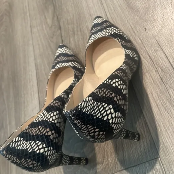 LK BENNETT Floret Snake Print Embossed Leather Pumps Heels, Size 8.5