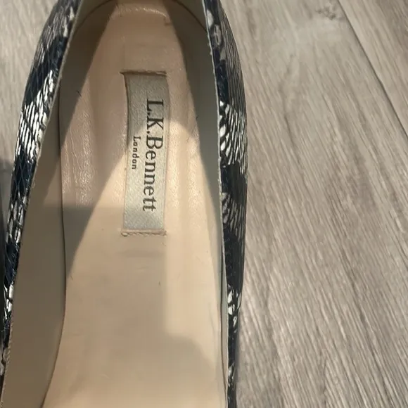 LK BENNETT Floret Snake Print Embossed Leather Pumps Heels, Size 8.5