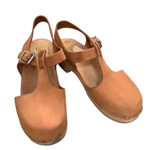 Low Wood Brown Clogs
