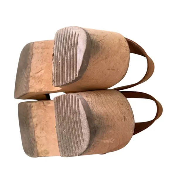 Low Wood Brown Clogs