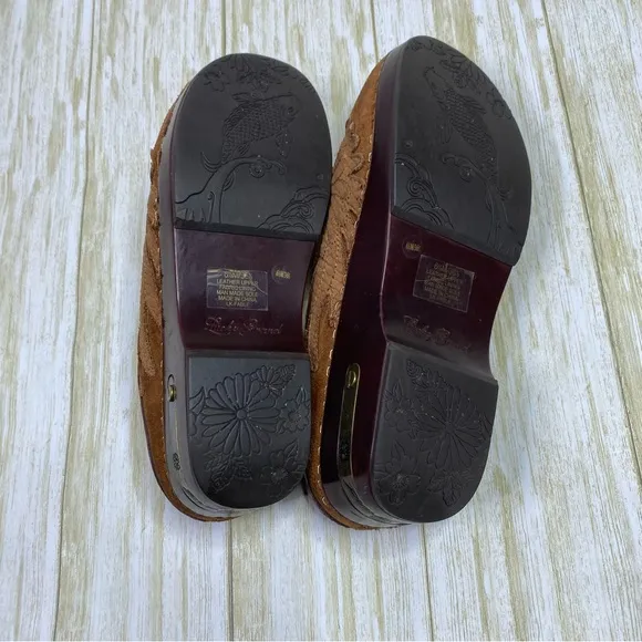 Lucky Brand Fable Brown Suede Peace Sign Embroidered Boho Clog Mules
