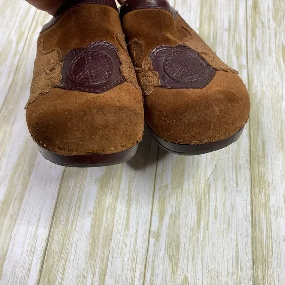 Lucky Brand Fable Brown Suede Peace Sign Embroidered Boho Clog Mules