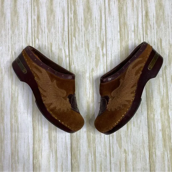 Lucky Brand Fable Brown Suede Peace Sign Embroidered Boho Clog Mules