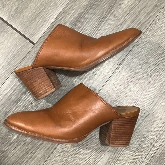 Madewell Harper Brown Leather Round Toe Mules      size 5.5