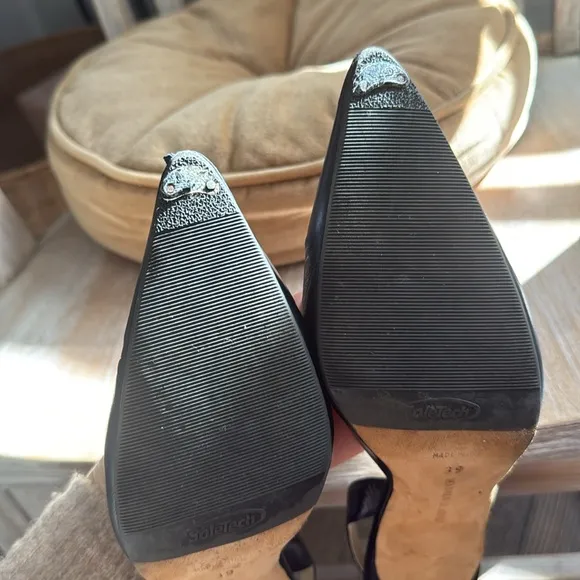 Manolo Blahnik Black Slingback Heels Carolyne Leather Low-Heel Slingback Pump