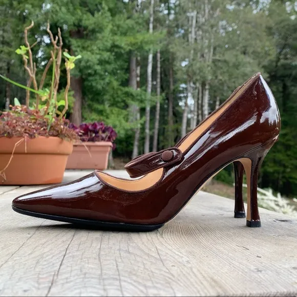 Manolo Blahnik brown patent leather pointed heels