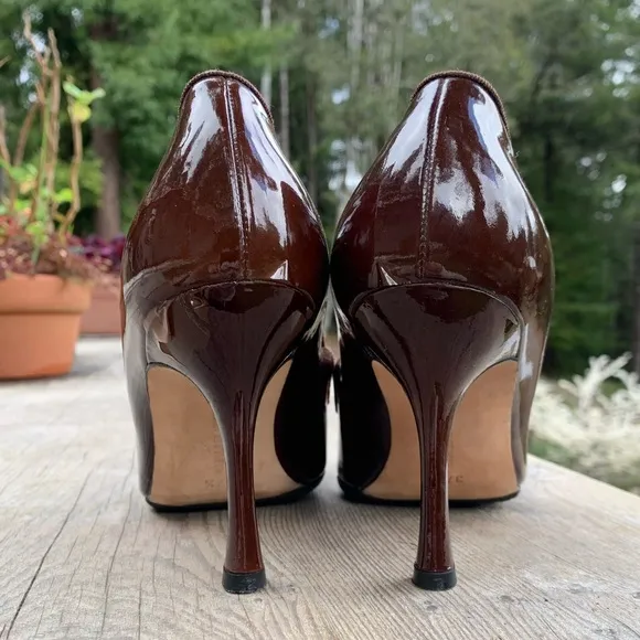 Manolo Blahnik brown patent leather pointed heels