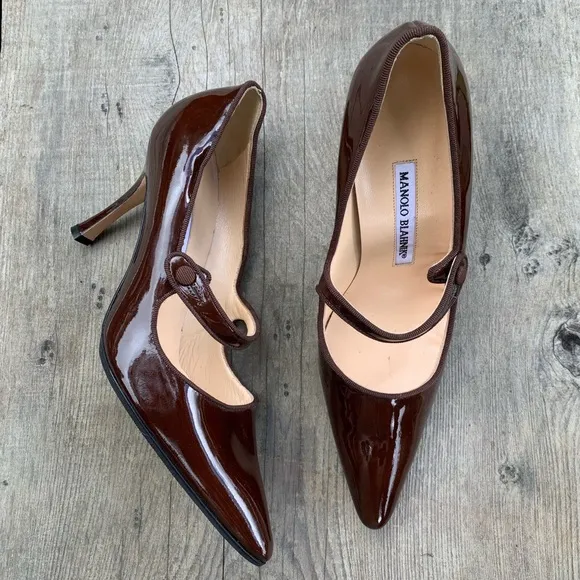 Manolo Blahnik brown patent leather pointed heels