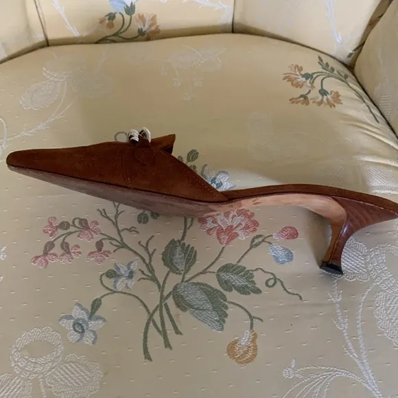 MANOLO BLAHNIK GORGEOUS SUEDE MULES