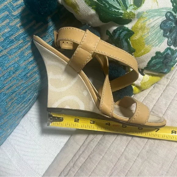 Manolo Blahnik High Heel Wedges Strappy Sandal Tan White Swirl Yald Bulgaro sz 8