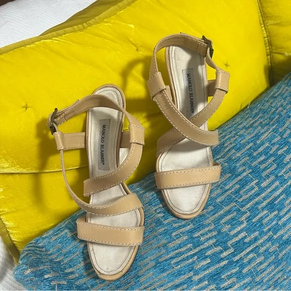 Manolo Blahnik High Heel Wedges Strappy Sandal Tan White Swirl Yald Bulgaro sz 8