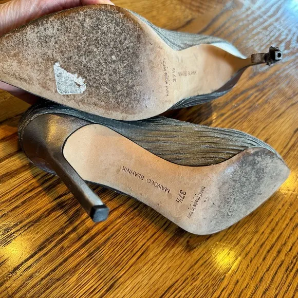 Manolo Blahnik Silver Pointed Toe Metallic Pumps