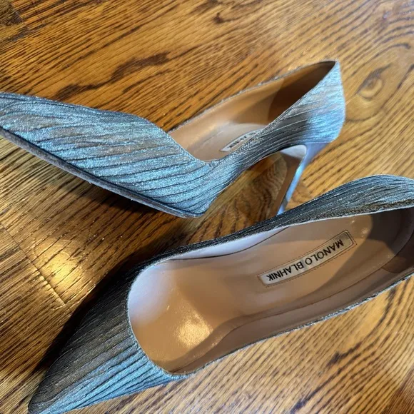 Manolo Blahnik Silver Pointed Toe Metallic Pumps