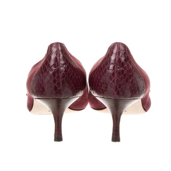 MANOLO BLAHNIK Suede Pointed-Toe Pumps size 7