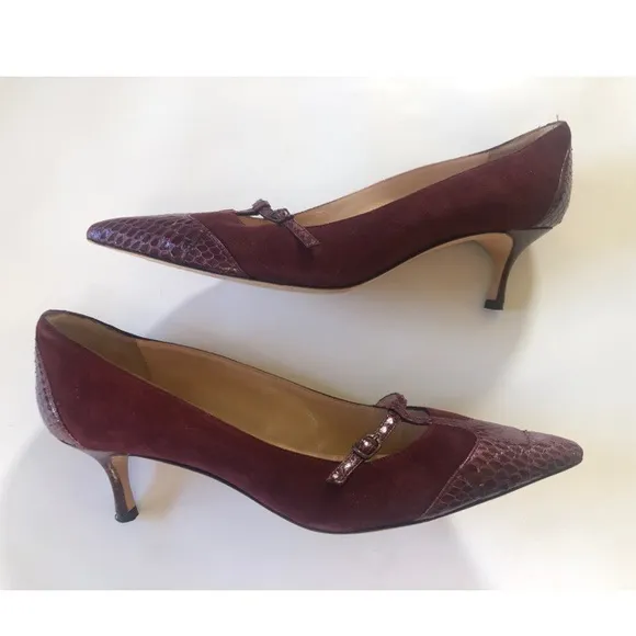 MANOLO BLAHNIK Suede Pointed-Toe Pumps size 7