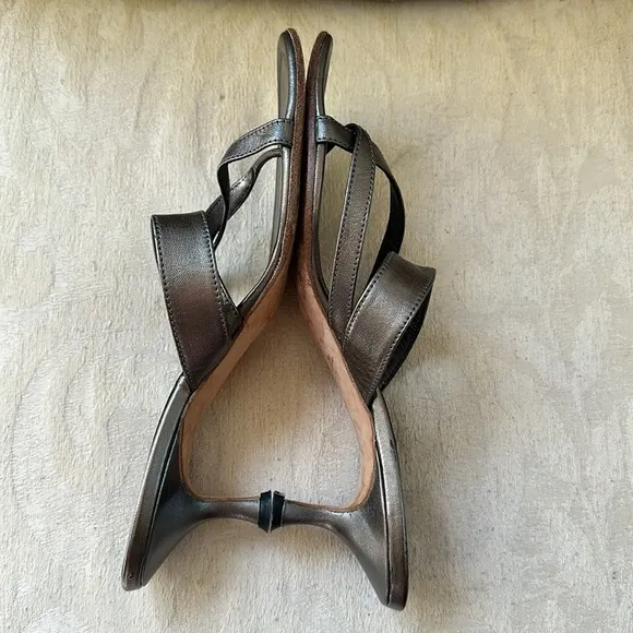 MANOLO BLAHNIK SUSA ANTHRACITE PEWTER SANDAL KITTEN HEEL​​​​