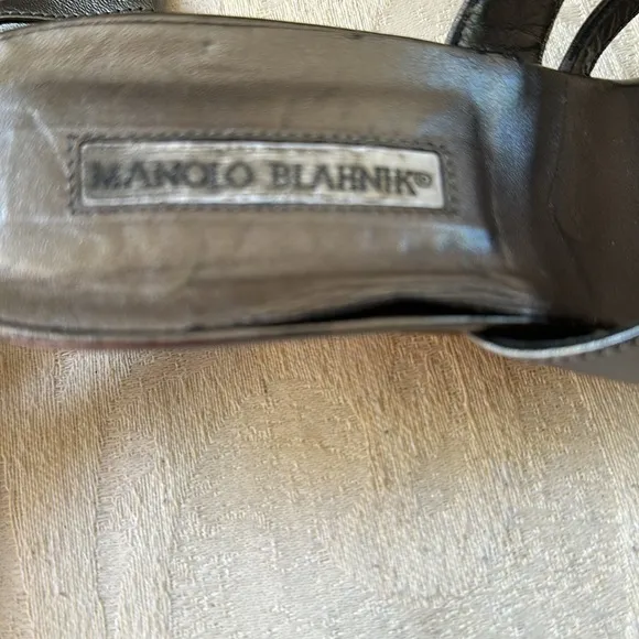 MANOLO BLAHNIK SUSA ANTHRACITE PEWTER SANDAL KITTEN HEEL​​​​