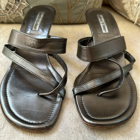 MANOLO BLAHNIK SUSA ANTHRACITE PEWTER SANDAL KITTEN HEEL​​​​