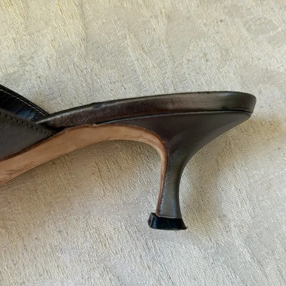 MANOLO BLAHNIK SUSA ANTHRACITE PEWTER SANDAL KITTEN HEEL​​​​