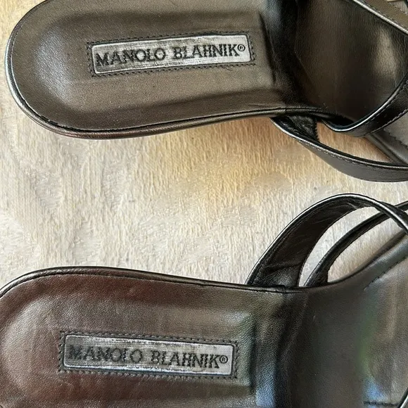 MANOLO BLAHNIK SUSA ANTHRACITE PEWTER SANDAL KITTEN HEEL​​​​