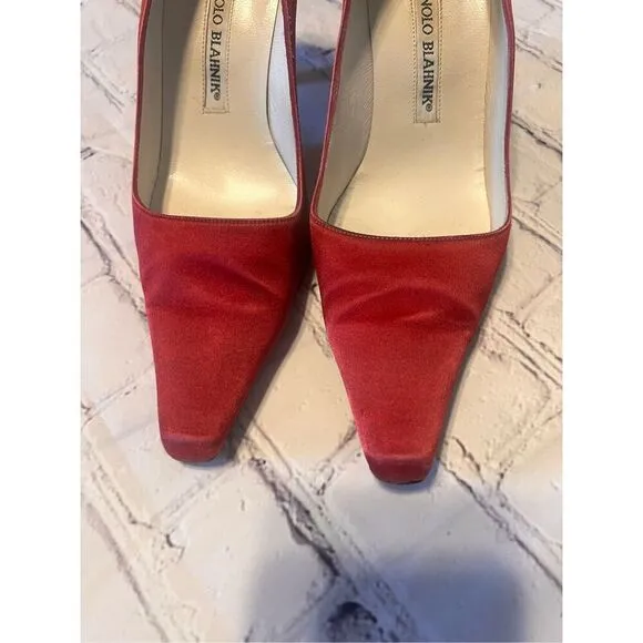 Manolo Blahnik Size 36 Pointed Toe Suede Pump Heels Red Classic Dressy Glam