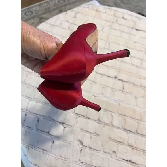 Manolo Blahnik Size 36 Pointed Toe Suede Pump Heels Red Classic Dressy Glam