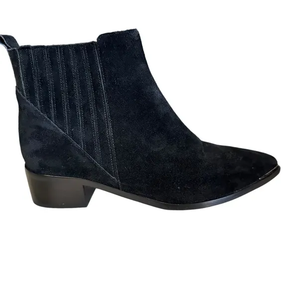 Marc Fisher Mlyommi black suede leather booties  pull on size 7