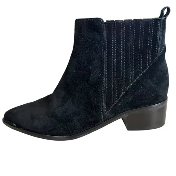 Marc Fisher Mlyommi black suede leather booties  pull on size 7